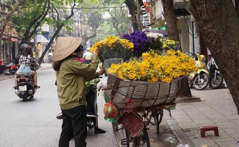 7 Common Travel Scams Tourists Fall For (and How to Beat Them)